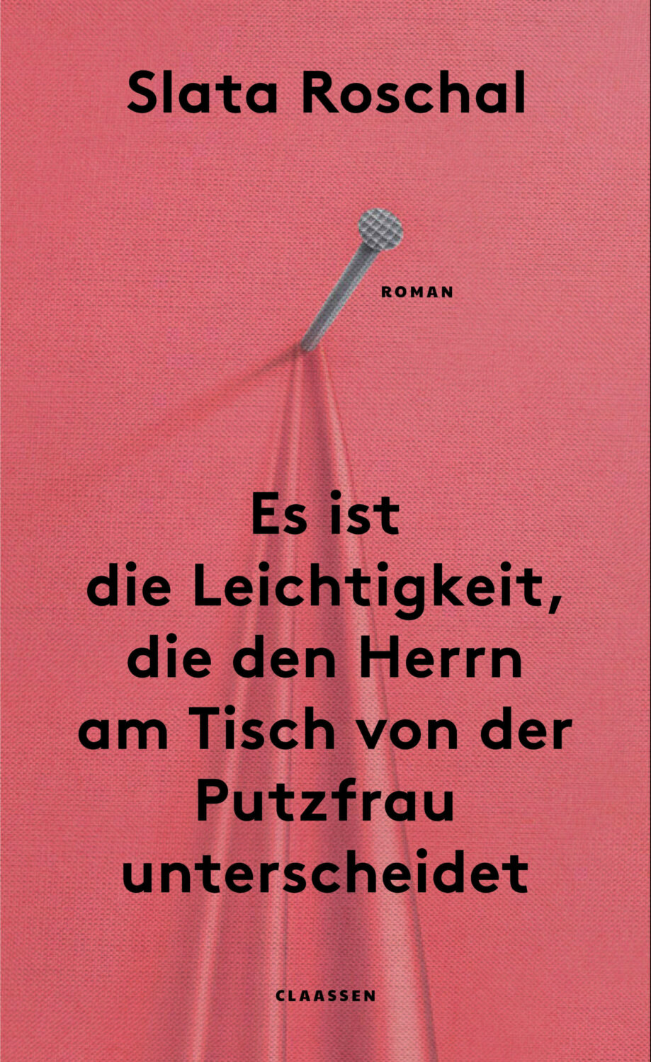 Cover von Es ist die Leichtigkeit, die den Herrn am Tisch von der Putzfrau unterscheidet von Slata Roschal: Rosa Hintergrund, ein silbernes Handmikrofon steckt in Stoff und zieht Falten, schwarzer Titeltext.
